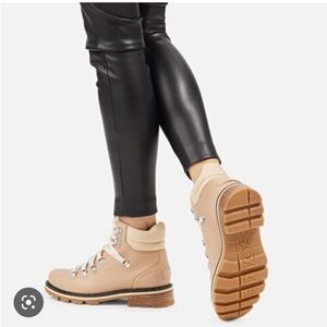 Sorel Lennox hiker boot